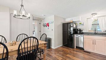 House, Multiple Beds, Patio (Honey Hole) | Private kitchen