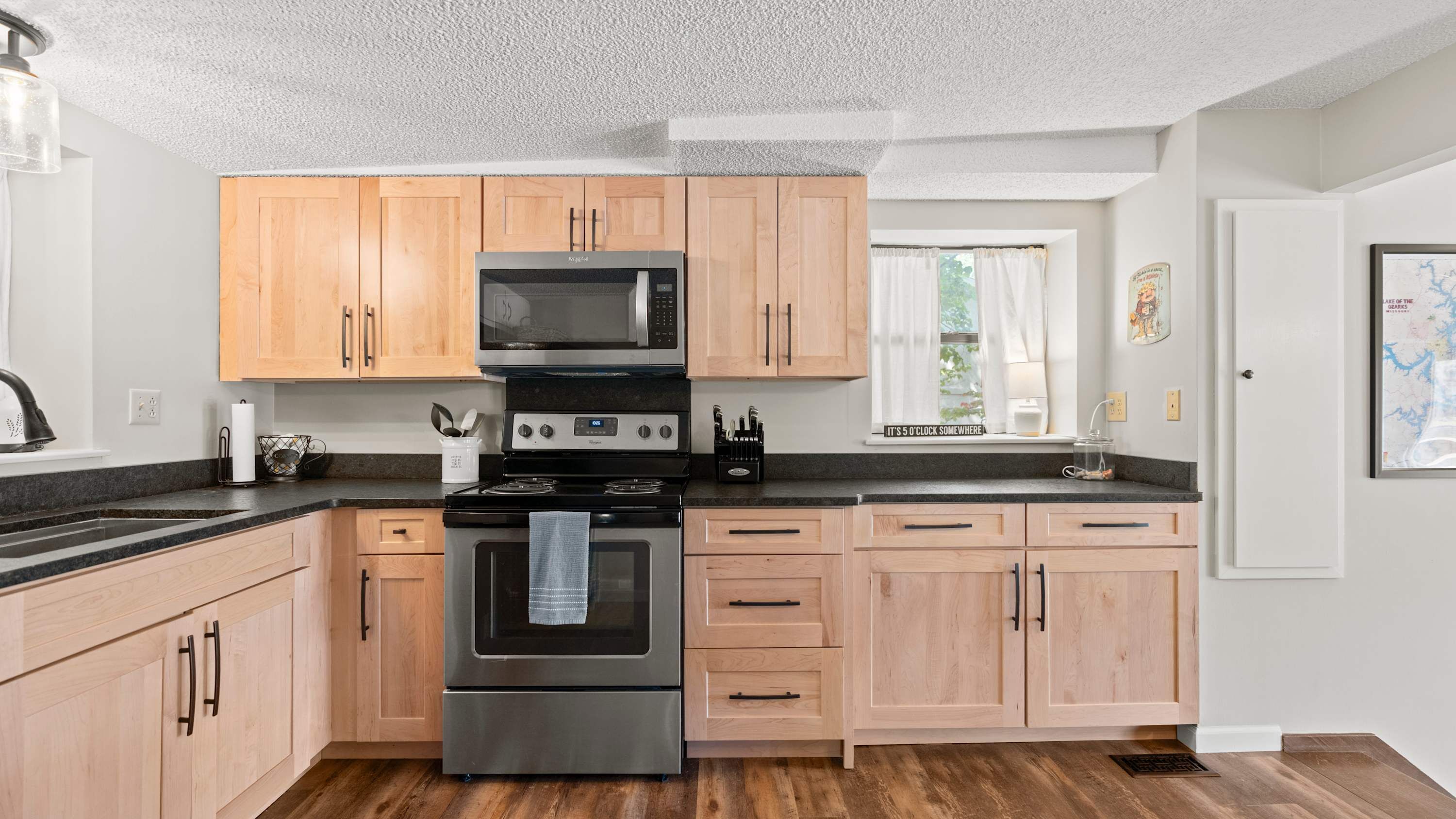 House, Multiple Beds, Patio (Honey Hole) | Private kitchen