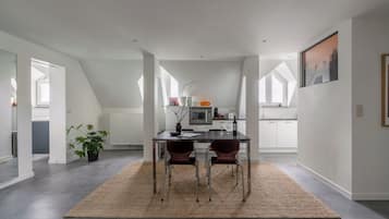 Deluxe appartement, uitzicht op de stad | Dineren