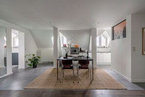 Deluxe appartement, uitzicht op de stad | Dineren