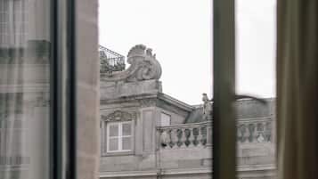 Superior Apartment, City View | Interior