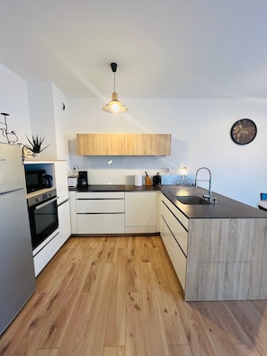 Microwave, oven, dishwasher, coffee/tea maker - L'Urania – Stay in the Heart of Concarneau (Concarneau)