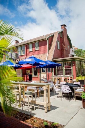 Outdoor dining - THE RESERVE RETREAT (Sarasota)