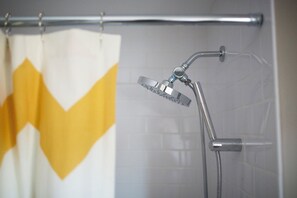 Dusche, Handtücher, Seife, Toilettenpapier
