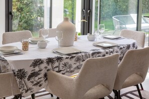 Dining - Exceptional Villa with Garden – 10 Minutes from Combrit Beaches (Combrit)