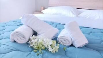 West | In-room safe, iron/ironing board, free WiFi