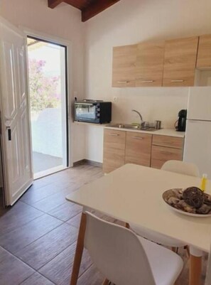 Dining - V&E's Apartments (Ermionida)