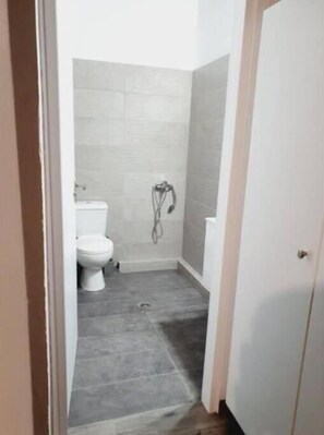 Anatoliko | Bathroom | Bathrobes - V&E's Apartments (Ermionida)