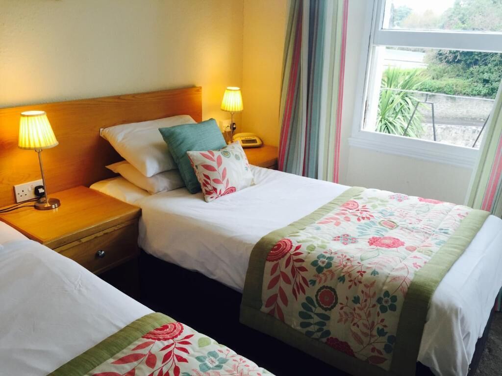 Basic Twin Room | Desk, laptop workspace, free WiFi