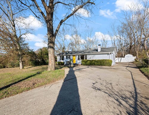 The Yellow Door Home for 8