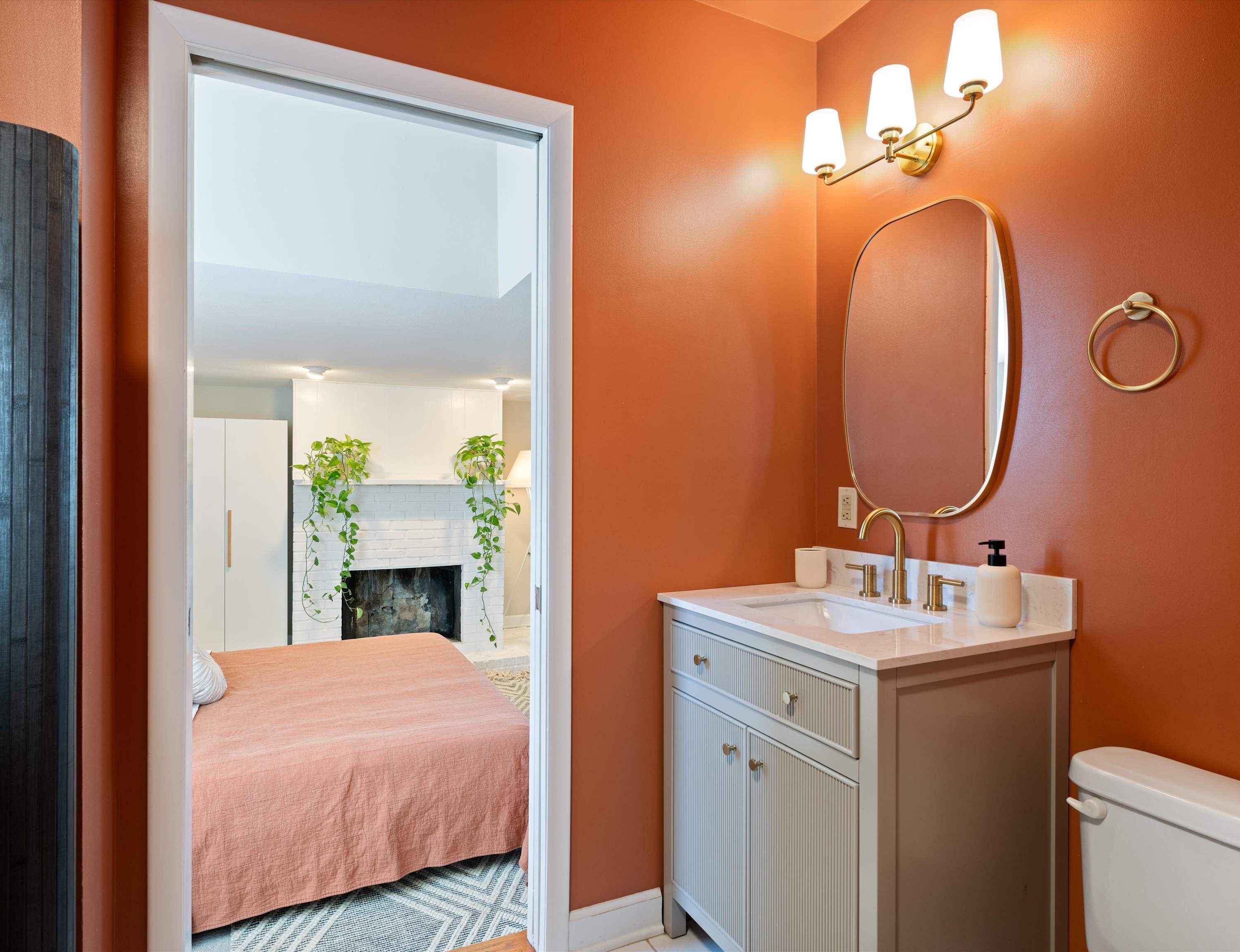 4 عدّة غرف نوم وبديكورات فريدة لكل غرفة وطراز فريد لكل وحدة