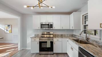 House, Multiple Beds, Patio, Garden View (The Yellow Door) | Private kitchen