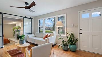 House, Multiple Beds, Patio, Garden View (The Yellow Door) | Living area