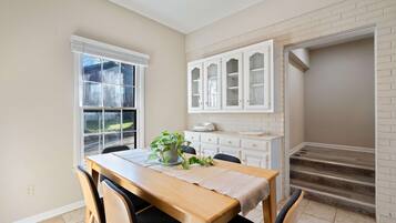 House, Multiple Beds, Patio, Garden View (The Yellow Door) | Dining