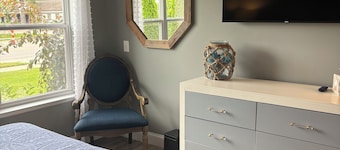 Walking distance to local eateries, watering holes, beaches, grocery & shopping!