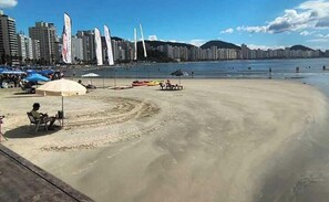 Beach nearby - Apartment with 1 bedroom and balcony, sea view. (Guarujá)