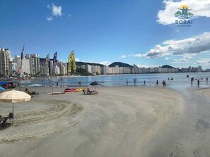 Beach nearby - Apartment with 1 bedroom and balcony, sea view. (Guarujá)