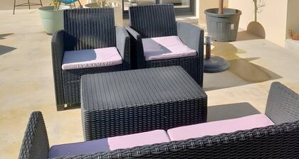 Marine Guest Room – Beach 500m Away