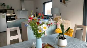 Fridge, microwave, coffee/tea maker, electric kettle