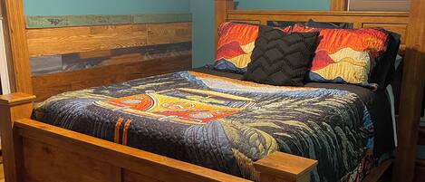 Tabla de planchar con plancha, wifi y ropa de cama