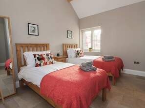 Cottage | 2 bedrooms, individually decorated, individually furnished, free WiFi - Stable End Cottage (York)