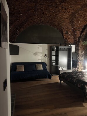 Luxury Suite, 1 Double Bed with Sofa bed, Private Bathroom, City View | Frette Italian sheets, premium bedding, down duvets, in-room safe