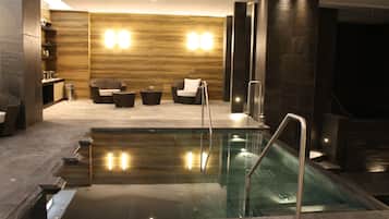 Salas de tratamientos para parejas, sauna, bañera de hidromasaje