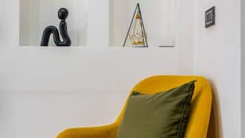 Luxury Suite, 1 Double Bed with Sofa bed, Private Bathroom, City View | Interior