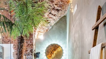 Luxury Suite, 1 Double Bed with Sofa bed, Private Bathroom, City View | Bathroom | Free toiletries, hair dryer, towels, soap