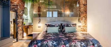 Luxury Suite, 1 Double Bed with Sofa bed, Private Bathroom, City View | Frette Italian sheets, premium bedding, down duvets, in-room safe