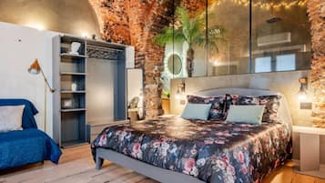 Suite de lujo, 1 cama doble con sofá cama, baño privado, vistas a la ciudad | Sábanas italianas Frette y ropa de cama de alta calidad