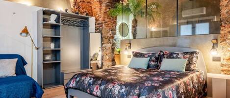 Luxury Suite, 1 Double Bed with Sofa bed, Private Bathroom, City View