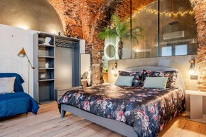 Suite Luxury, 1 letto matrimoniale con divano letto, bagno privato, vista città | Lenzuola Frette, biancheria da letto di alta qualità