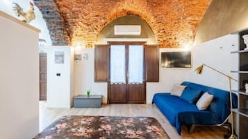 Luxury Suite, 1 Double Bed with Sofa bed, Private Bathroom, City View | Interior