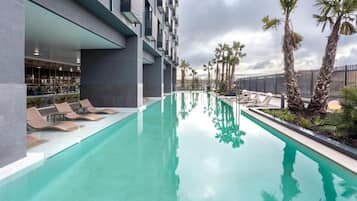 Piscina externa sazonal