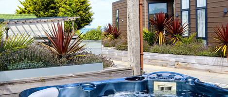 Bañera de hidromasaje al aire libre