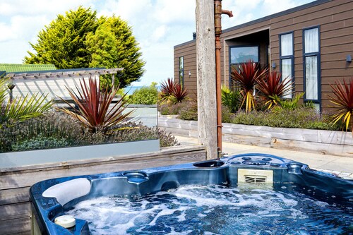 Seaview Lodge - Two Bedroom Cottage, Sleeps 4