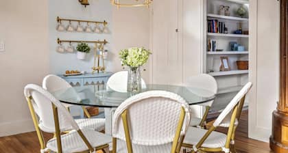 The Curator's Retreat For 8