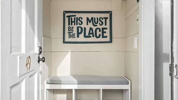 Rumah, Beberapa Tempat Tidur, perapian, pemandangan kebun (The Curator's Retreat) | Interior