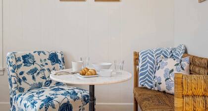 The Curator's Retreat For 8