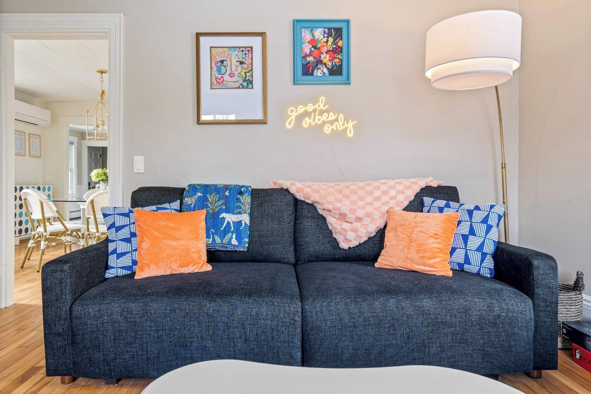 Maison, plusieurs lits, cheminée, vue jardin (The Curator's Retreat) | Coin séjour