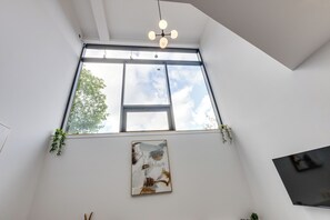 Luxury Loft, 2 Bedrooms | Living room | Smart TV