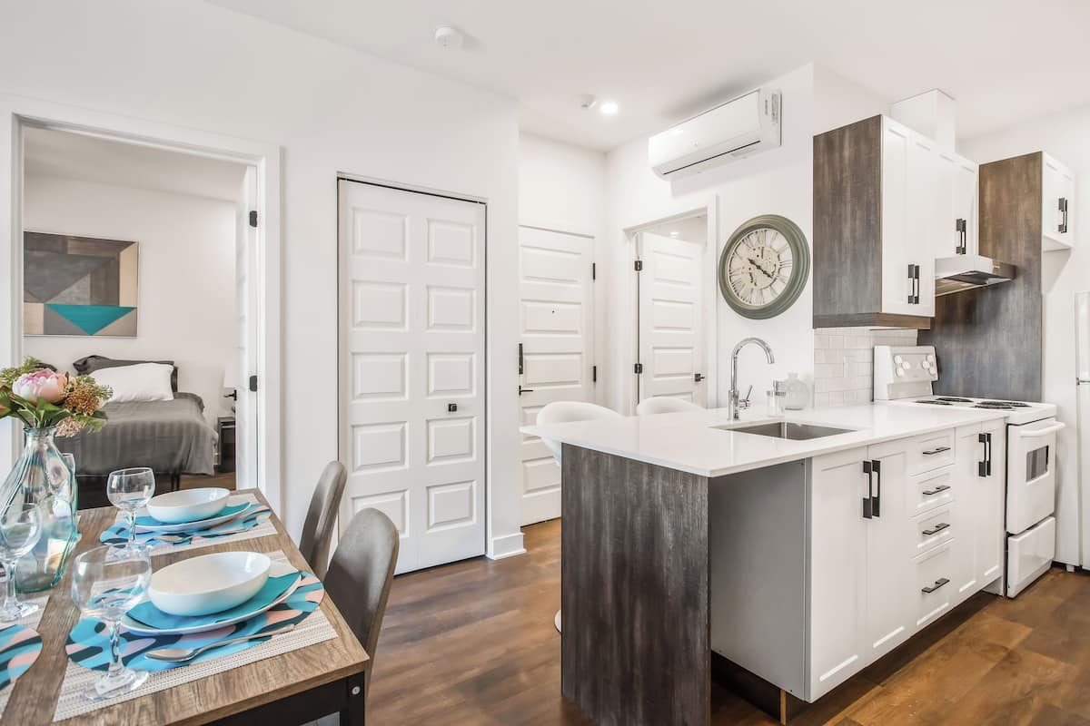 Full-size fridge, microwave, stovetop, espresso maker