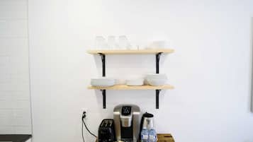 Studio Basic | Dapur pribadi | Lemari es besar, microwave, kompor, dan mesin espresso