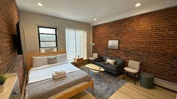 Desk, iron/ironing board, WiFi, bed sheets