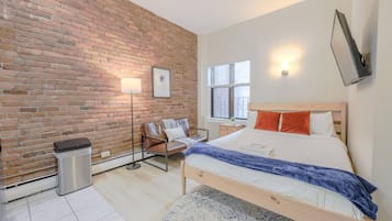 Desk, iron/ironing board, WiFi, bed sheets
