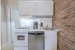 Fogão, cooktop, cafeteira/chaleira, torradeira