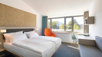 Standard-Doppelzimmer | Zimmersafe, schallisolierte Zimmer, Bügeleisen/Bügelbrett