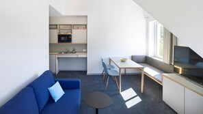 Standard Suite | Living area | TV - Das neue Capitol (Bad Berleburg)