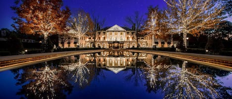 Innendørsbasseng og utendørsbasseng